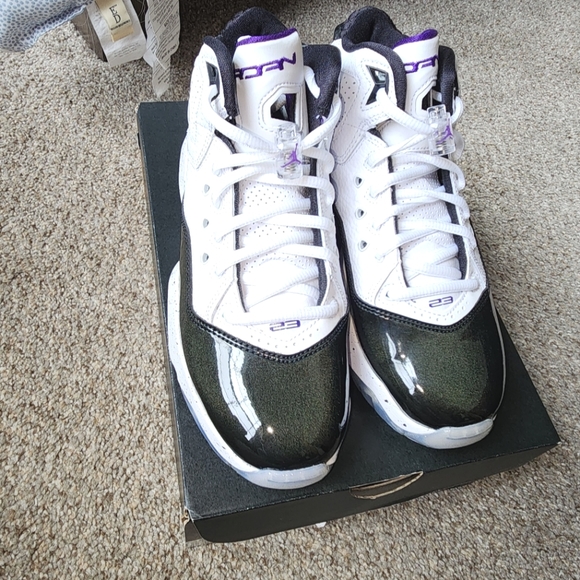 Jordan Bloyal (GS) White Court purple - Picture 2 of 8